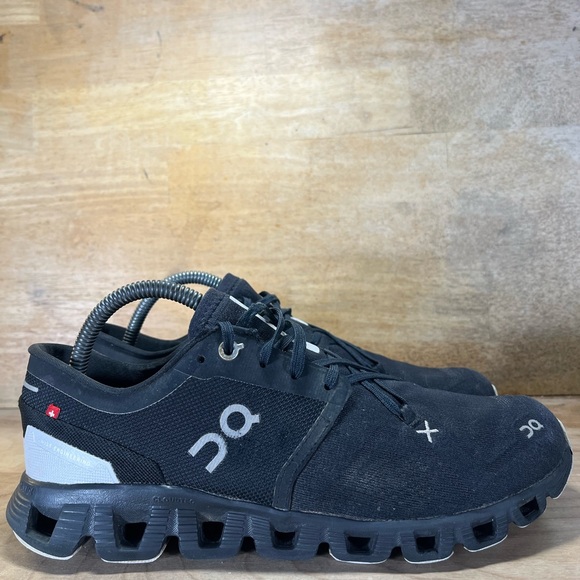 On Cloud X 3 REFLECTIVE CUSHIONED Womens Size 9.5 Running Shoes Sneakers Black - Picture 1 of 11